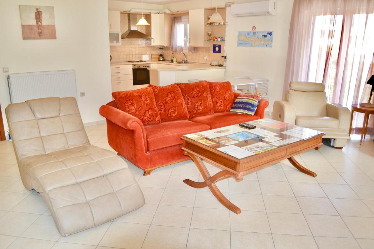 Giorgos Large Size Apartments -Family Friendly With Free Parking And Yard Views Heraklion  Luaran gambar