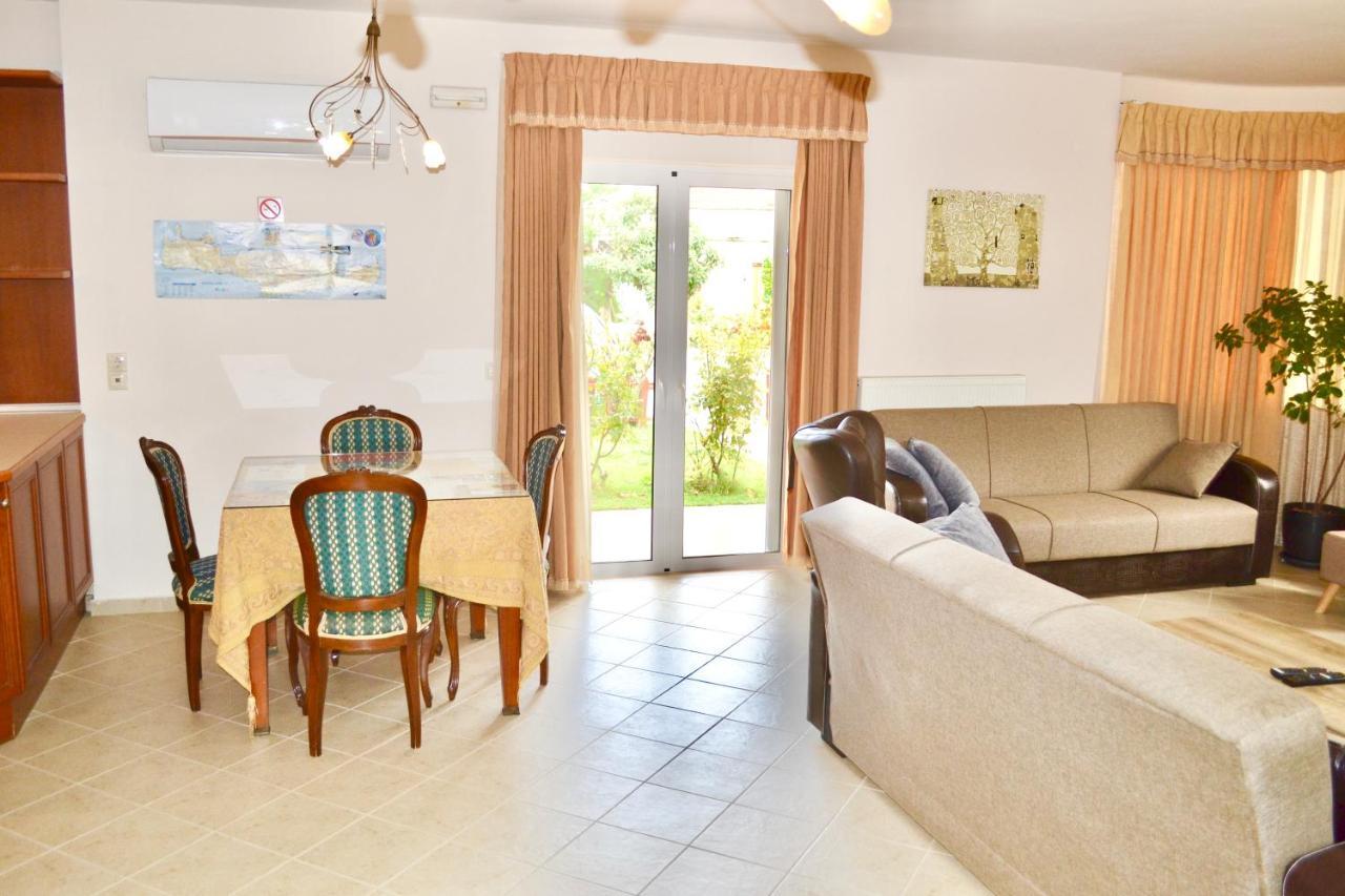 Giorgos Large Size Apartments -Family Friendly With Free Parking And Yard Views Heraklion  Luaran gambar