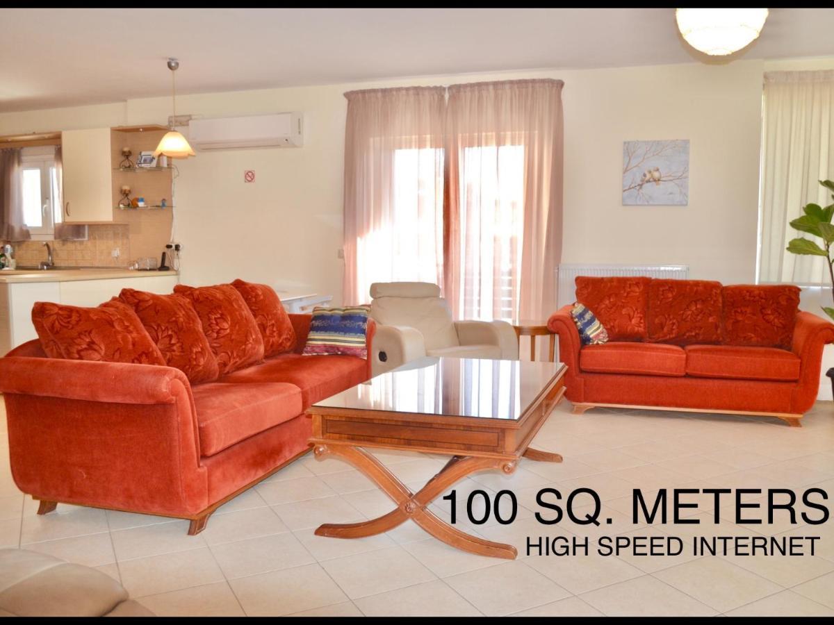 Giorgos Large Size Apartments -Family Friendly With Free Parking And Yard Views Heraklion  Luaran gambar